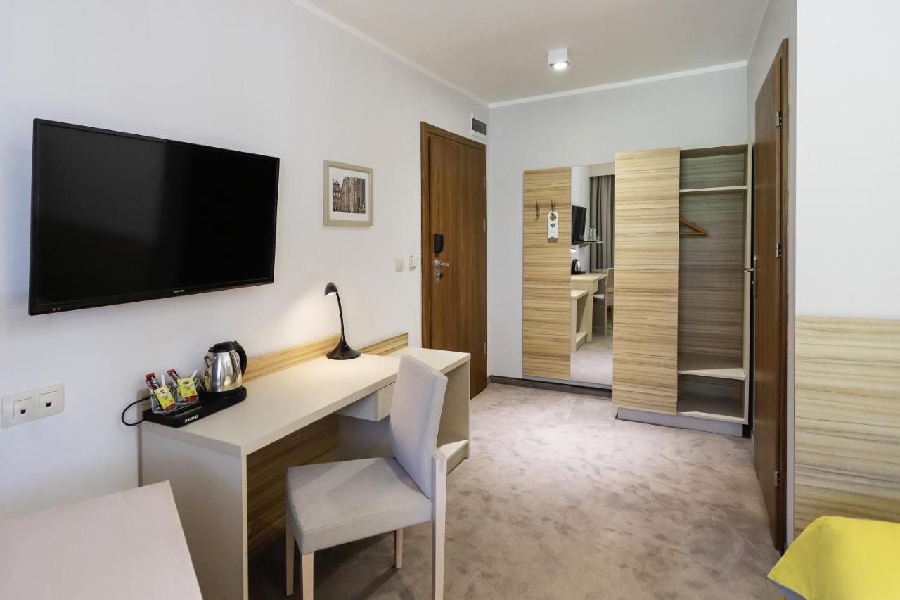 Poznan West Hotel - Airport Buitenkant foto
