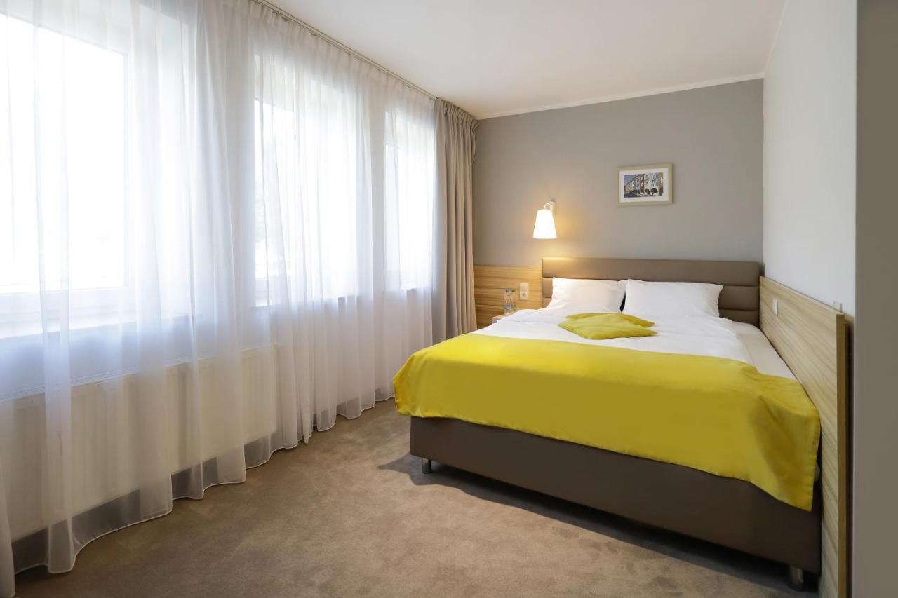Poznan West Hotel - Airport Buitenkant foto
