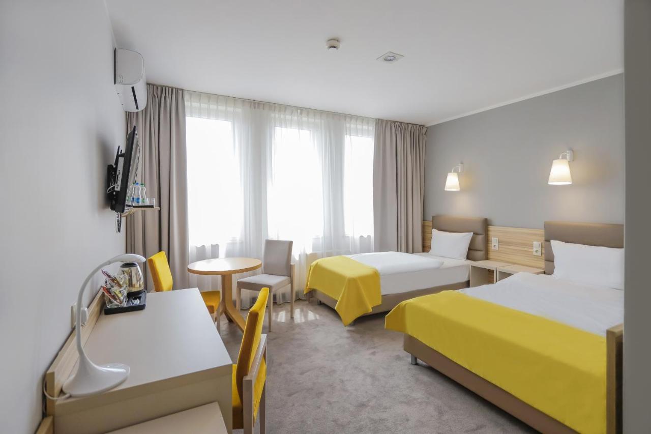 Poznan West Hotel - Airport Buitenkant foto