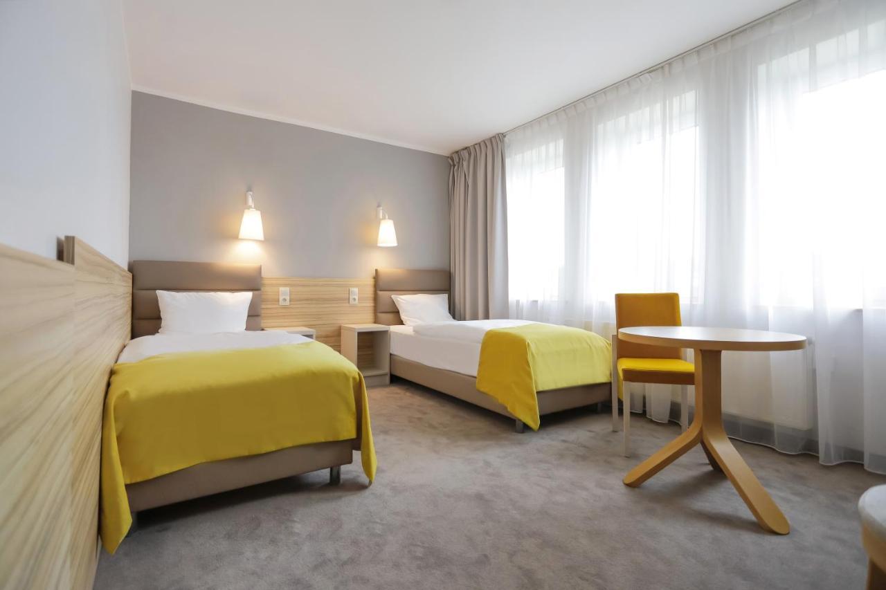 Poznan West Hotel - Airport Buitenkant foto