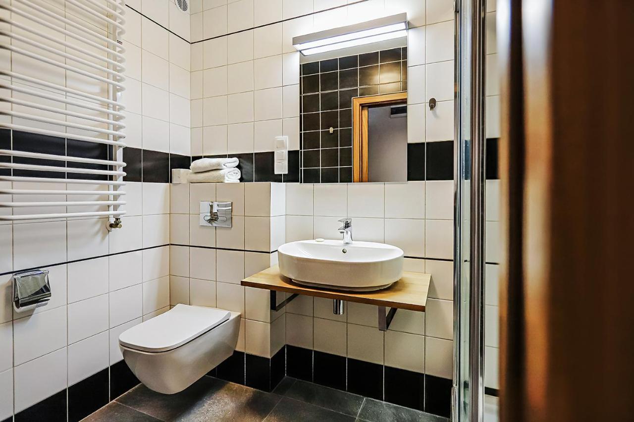 Poznan West Hotel - Airport Buitenkant foto