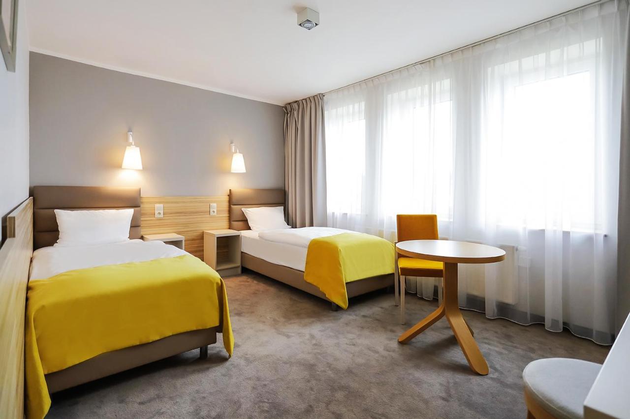 Poznan West Hotel - Airport Buitenkant foto