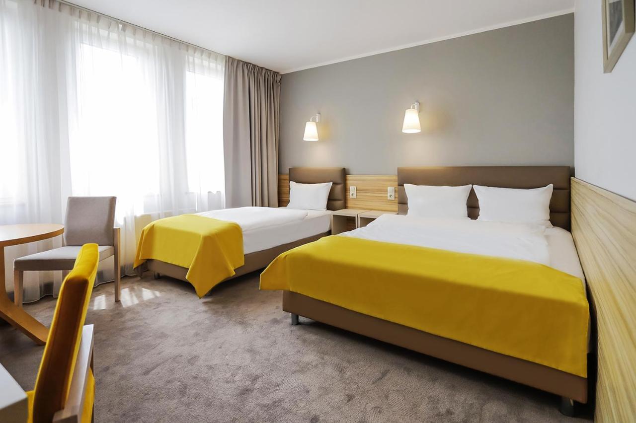 Poznan West Hotel - Airport Buitenkant foto