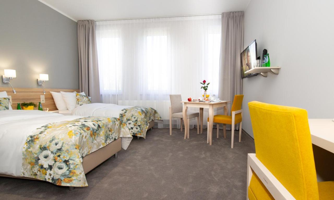 Poznan West Hotel - Airport Buitenkant foto