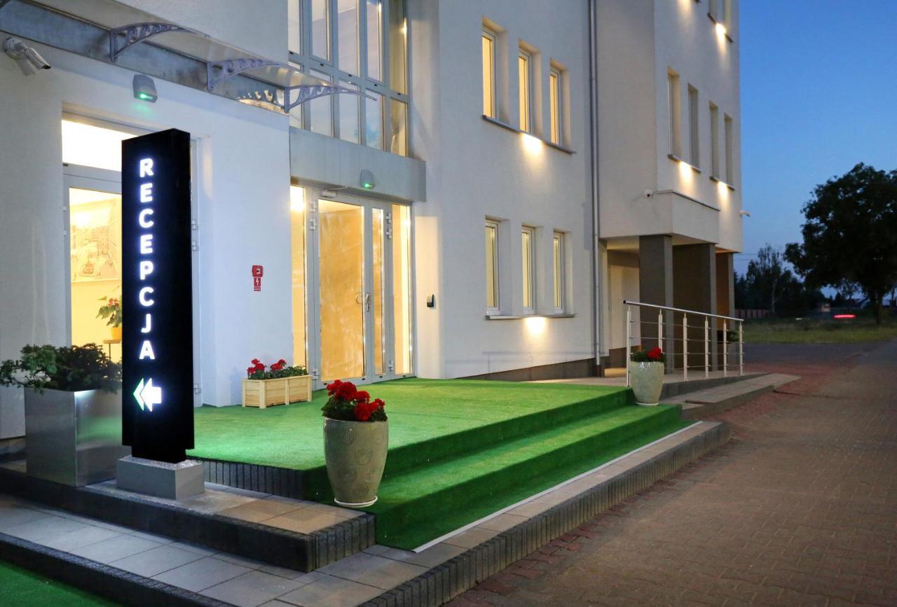 Poznan West Hotel - Airport Buitenkant foto